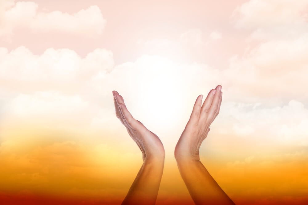 How does distance Reiki work